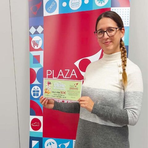 Nueva ganadora del sorteo de otoño en Plaza Central Calpe