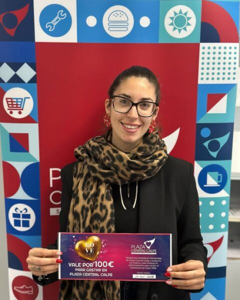 ¡Ya tenemos a una de las ganadoras del sorteo de San Valentín recogiendo su premio!