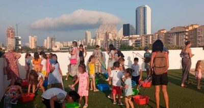 ðð ¡Nos Hicimos «Pomposos» en la Gran Fiesta de Pompas de Jabón Gigantes en Plaza Central Calpe! ðð