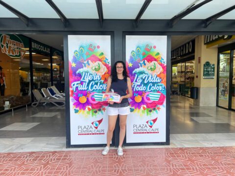 Verónica Mulet Cabrera recoge su premio de 100€